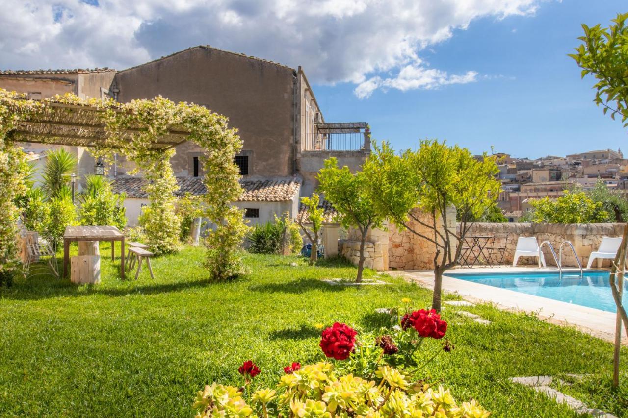 Villa Rosaria Rooms Noto Bagian luar foto