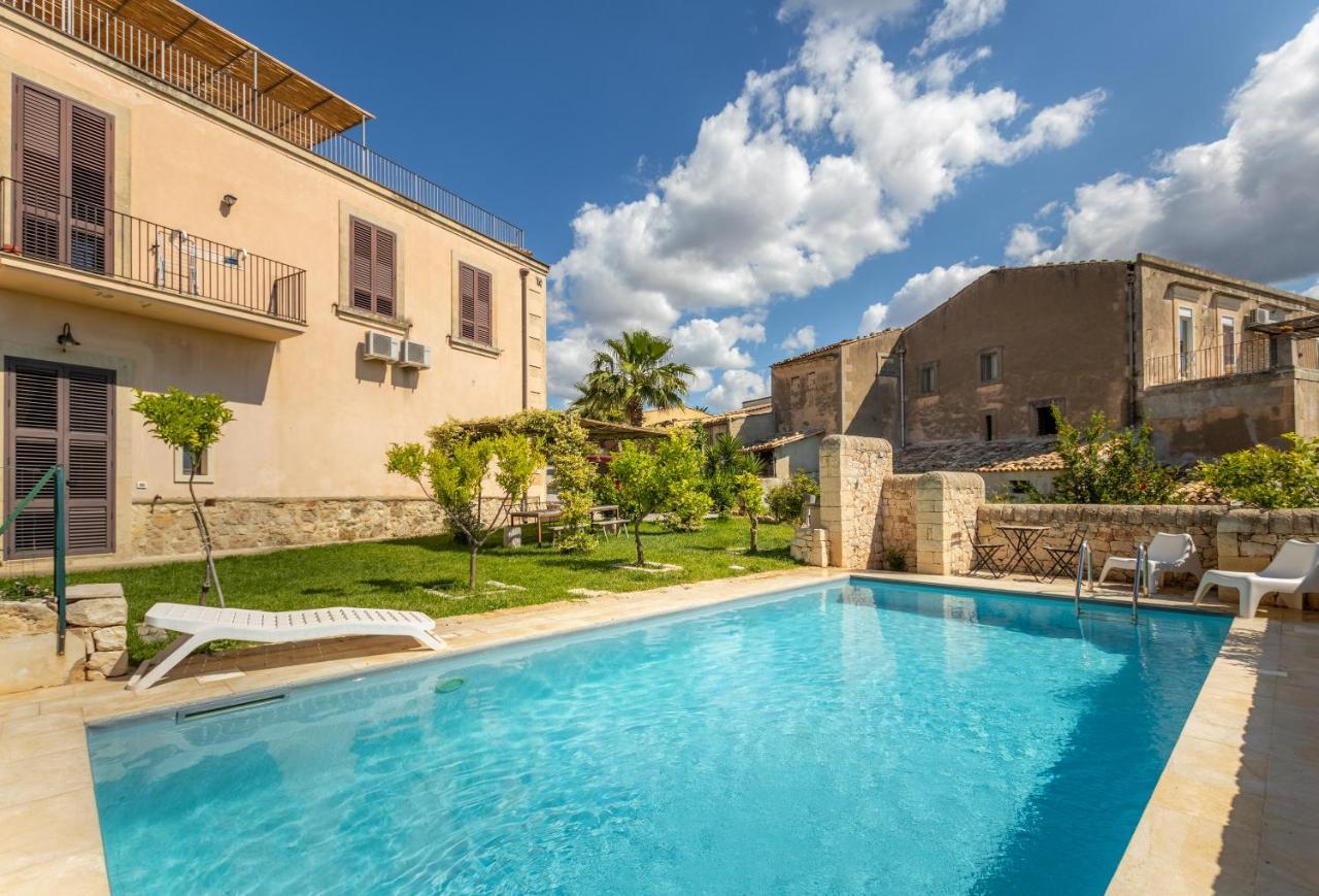 Villa Rosaria Rooms Noto Bagian luar foto
