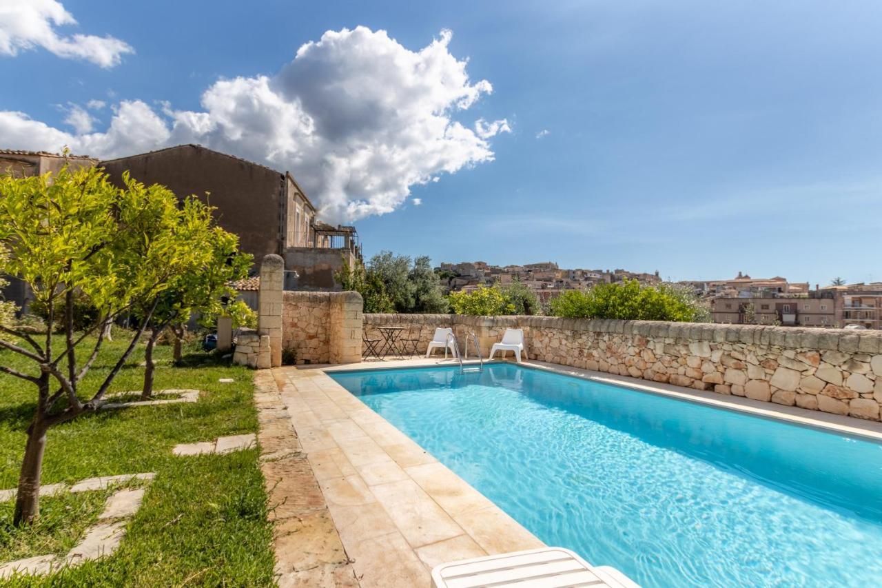 Villa Rosaria Rooms Noto Bagian luar foto