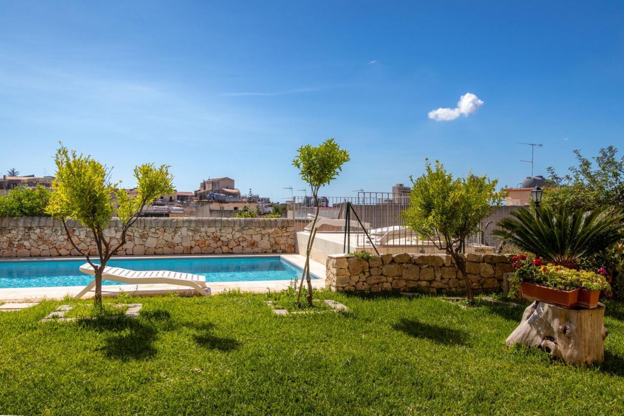 Villa Rosaria Rooms Noto Bagian luar foto